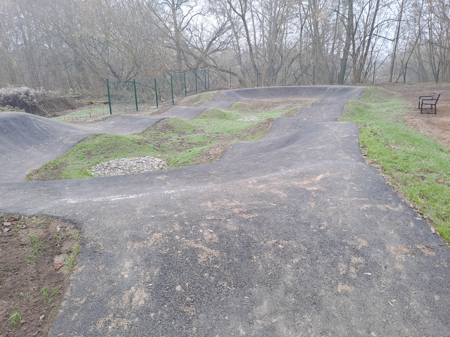 Zdjęcie do projektu TOR DLA ROWERZYSTÓW I ROLKARZY - PUMPTRACK W ŁĘCZYCY